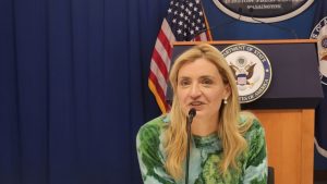 Trampov „Glas Amerike“: Američka podsekretarka koja će da „spasi Evropu“ od „civilizacijskog brisanja“