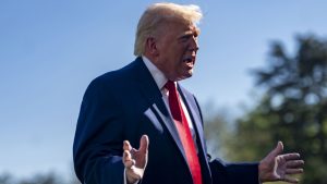 Tramp objavio da će produžiti primirje s Iranom