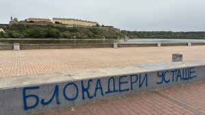 Kej u Novom Sadu ponovo išaran parolama protiv studenata: Na bedemu kod Spomenika žrtvama racije sramotni grafiti mržnje