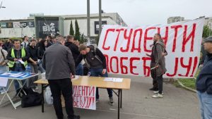 Koškanje građana sa pristalicama SNS-a u Novom Sadu: Bajkerka lakše povređena