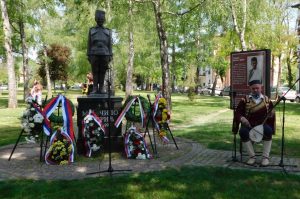 Opevao srpske Romea i Juliju i najmlađeg ratnika: Loznički guslar Milutin Đuričić čuva sećanje kroz pesmu (FOTO)