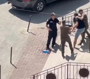 SUMNJE NA KORUPCIJU U UKRAJINI: Desetine pretresa u okviru istrage protiv službenika za regrutaciju