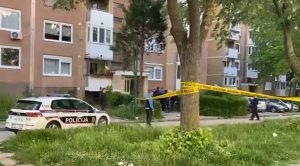 UBIO BIVŠU ŽENU, RANIO NJENOG BRATA, PA OTEO ĆERKU (5) I POBEGAO! Novi detalji horora na 1. maj u Dobrinji – objavljen i PRVI SNIMAK! Napadač u bekstvu (VIDEO)