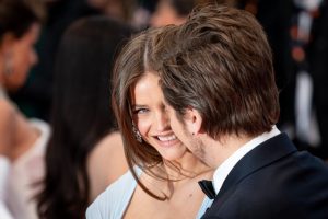 Barbara Palvin trudna: Lepa manekenka pokazala trudnički stomak u Kanu u savršenoj plavoj toaleti